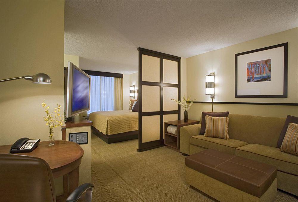 Hyatt Place Detroit/Ливония Номер фото