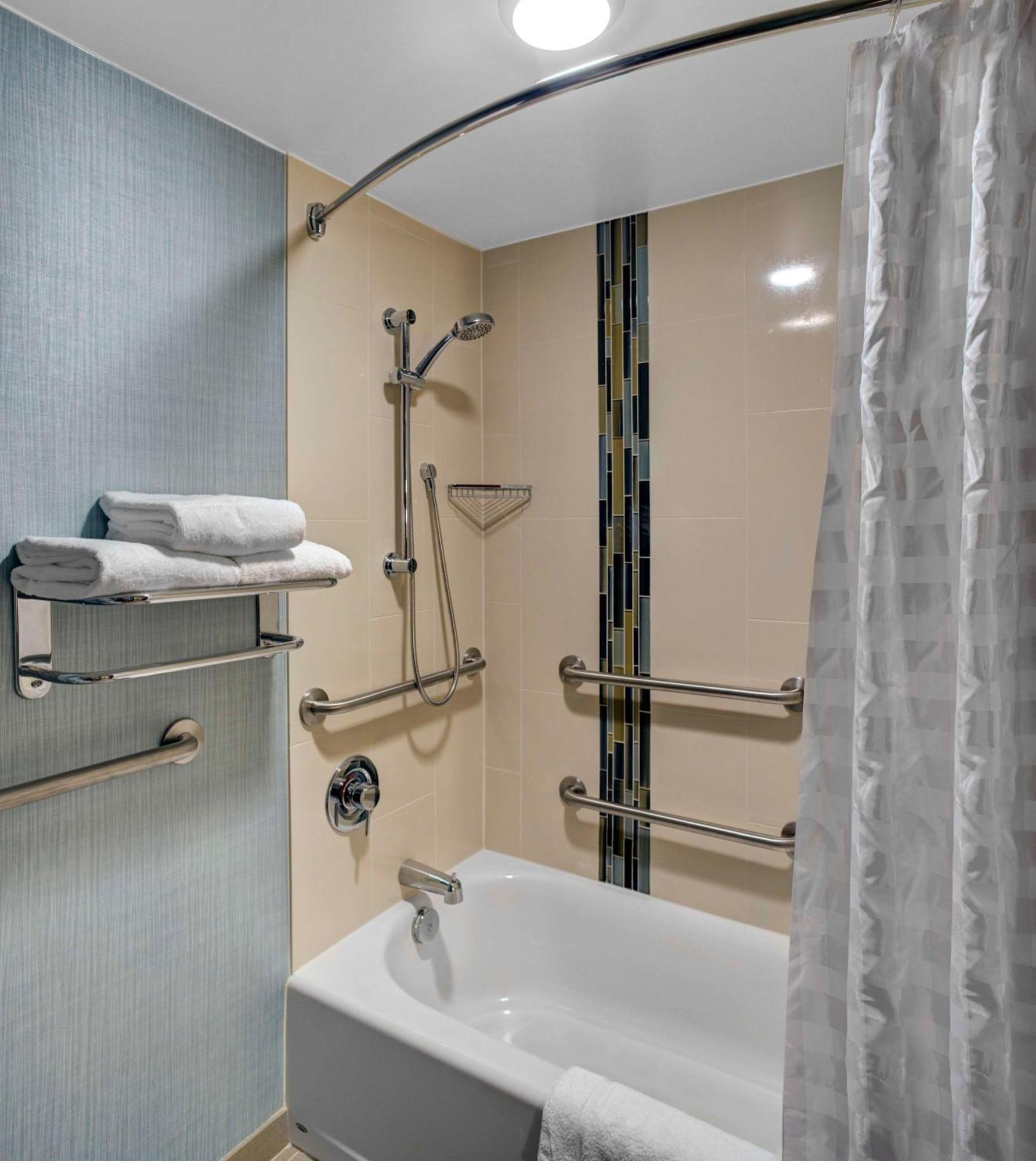 Hyatt Place Detroit/Ливония Экстерьер фото