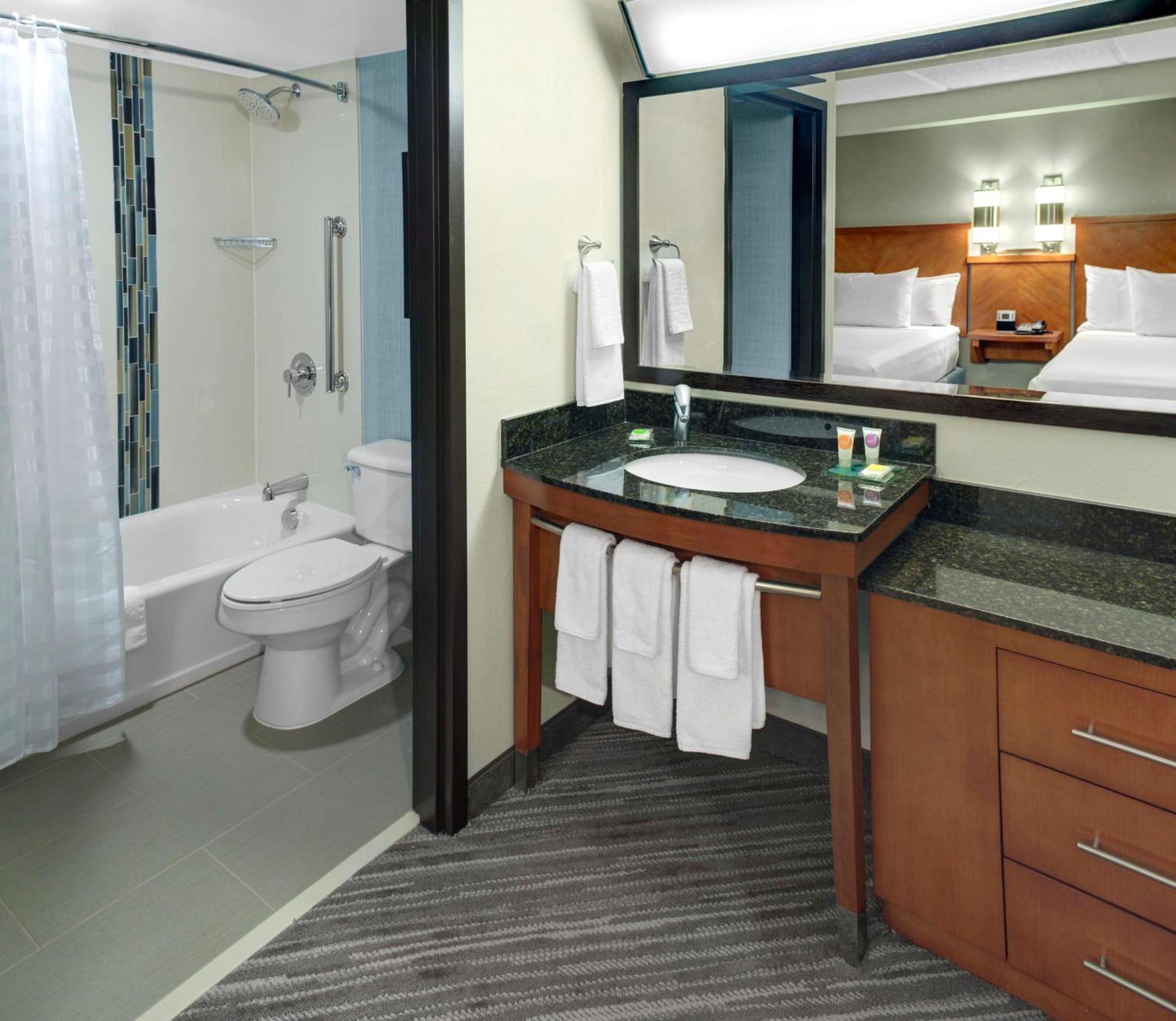 Hyatt Place Detroit/Ливония Экстерьер фото