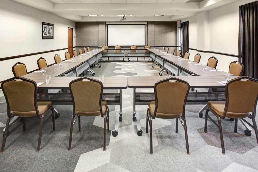 Hyatt Place Detroit/Ливония Удобства фото