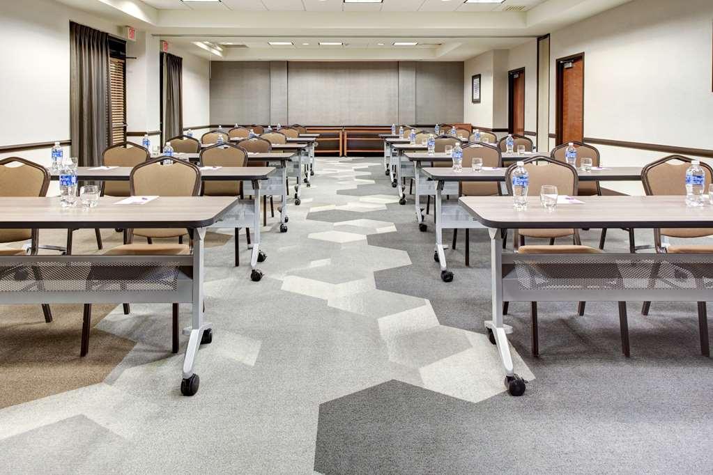 Hyatt Place Detroit/Ливония Удобства фото