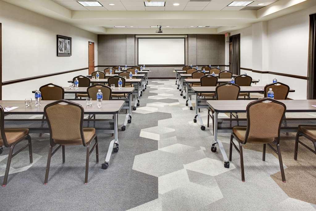 Hyatt Place Detroit/Ливония Удобства фото