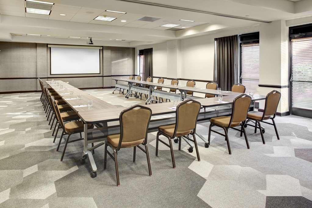 Hyatt Place Detroit/Ливония Удобства фото