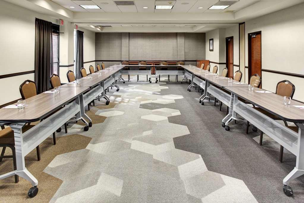 Hyatt Place Detroit/Ливония Удобства фото