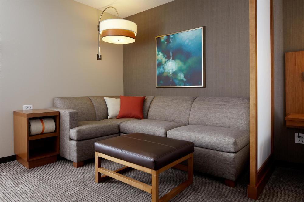 Hyatt Place Detroit/Ливония Экстерьер фото