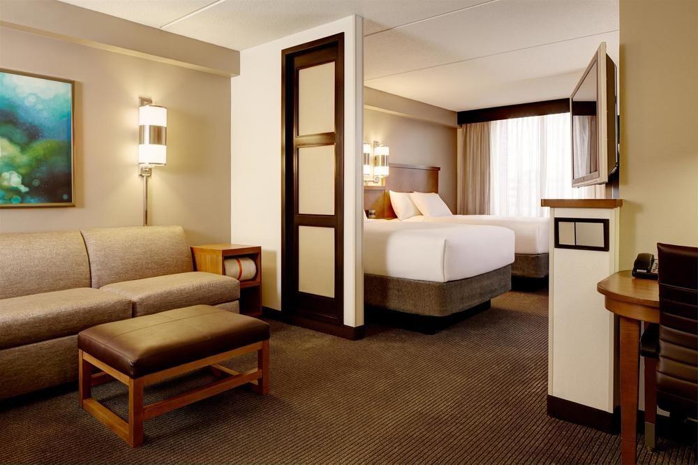 Hyatt Place Detroit/Ливония Экстерьер фото